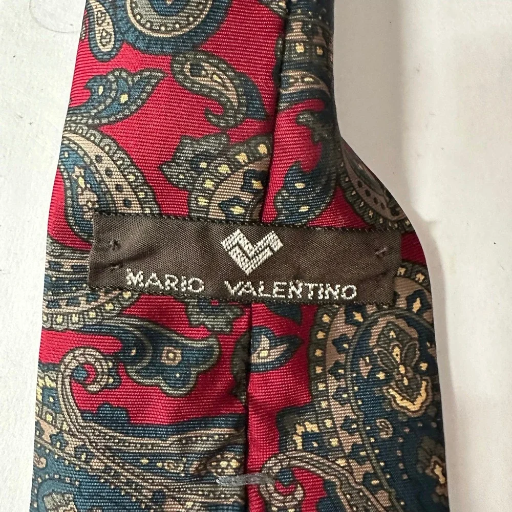 Mario Valentino Mens Paisley Silk Tie Preppy Ivy League Corporate Academia